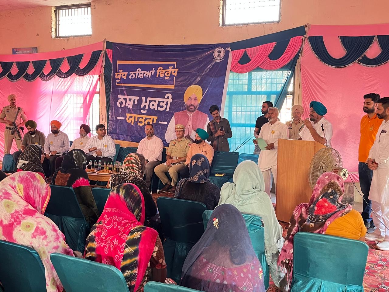 नशे के खिलाफ मुहिम के तहत विधायक कुलजीत सिंह रंधावा द्वारा जिले के डेराबस्सी विधानसभा क्षेत्र के गांव बरटाना, बराना, सिहपुर, सिंबली, कसौली और धीरेमाजरा में निकाली गई “नशा मुक्ति यात्रा”